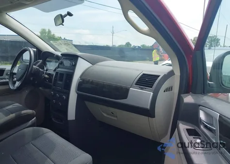 2010 Dodge Grand Caravan Sxt z USA, uszkodzony, nr VIN 2D4RN5D10AR135658